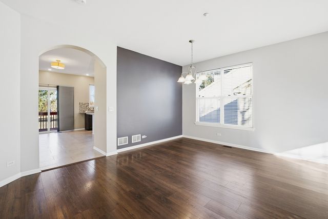 2140 Colchester Avenue, Hoffman Estates, IL 60192