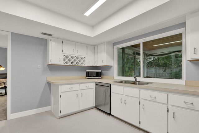 3035 SE Glasgow Drive, Stuart, FL 34997