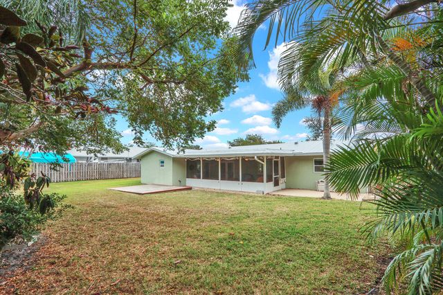 3035 SE Glasgow Drive, Stuart, FL 34997