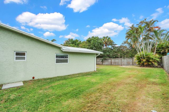 3035 SE Glasgow Drive, Stuart, FL 34997