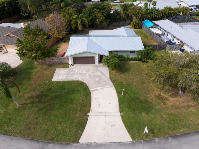 3035 SE Glasgow Drive, Stuart, FL 34997