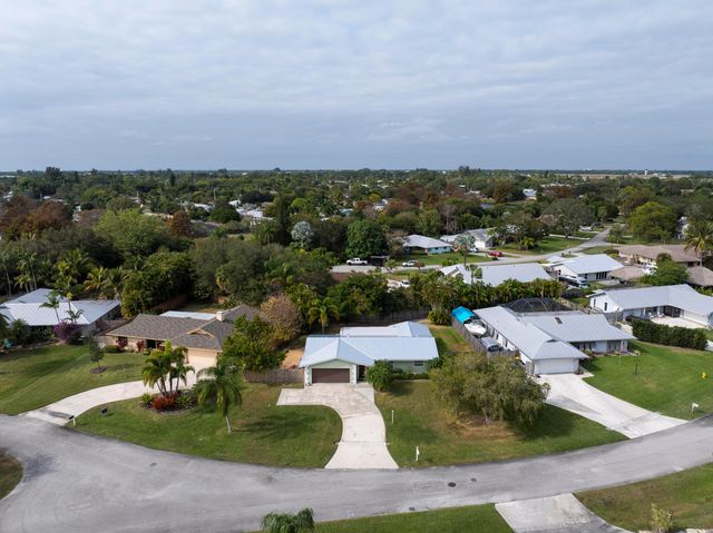 3035 SE Glasgow Drive, Stuart, FL 34997