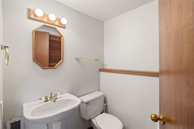 6671 NW 48th Street, Johnston, IA 50131