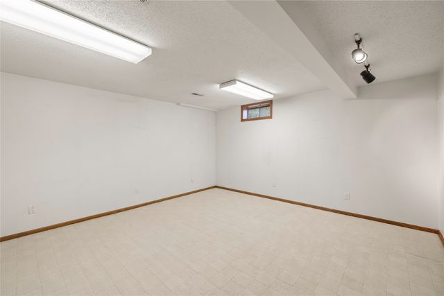 6671 NW 48th Street, Johnston, IA 50131