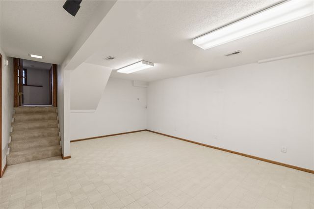 6671 NW 48th Street, Johnston, IA 50131