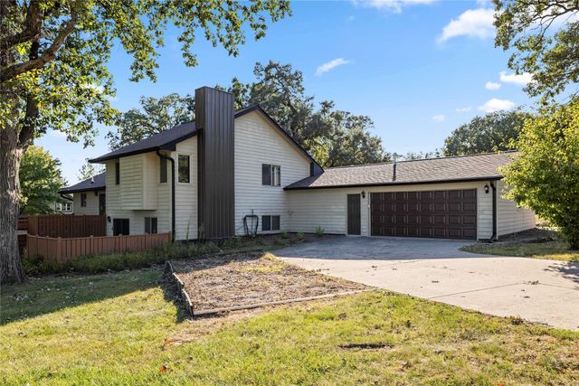 6671 NW 48th Street, Johnston, IA 50131