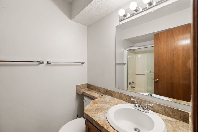 6671 NW 48th Street, Johnston, IA 50131