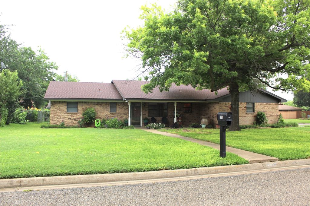 2610 Jasmine Street, Stephenville, TX 76401