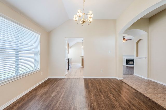 5700 Creekway Drive, Denton, TX 76226