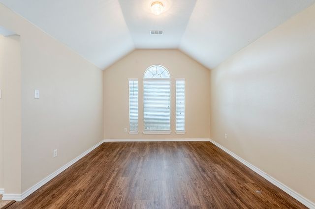 5700 Creekway Drive, Denton, TX 76226