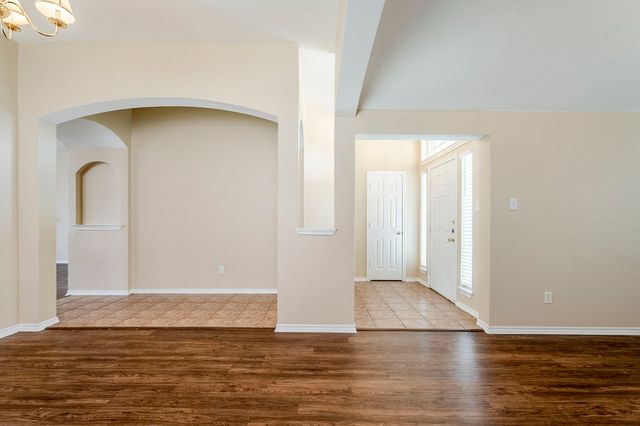 5700 Creekway Drive, Denton, TX 76226