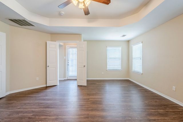 5700 Creekway Drive, Denton, TX 76226