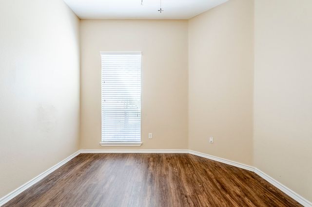 5700 Creekway Drive, Denton, TX 76226