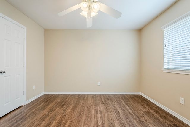5700 Creekway Drive, Denton, TX 76226