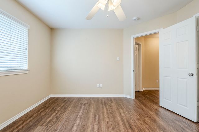5700 Creekway Drive, Denton, TX 76226