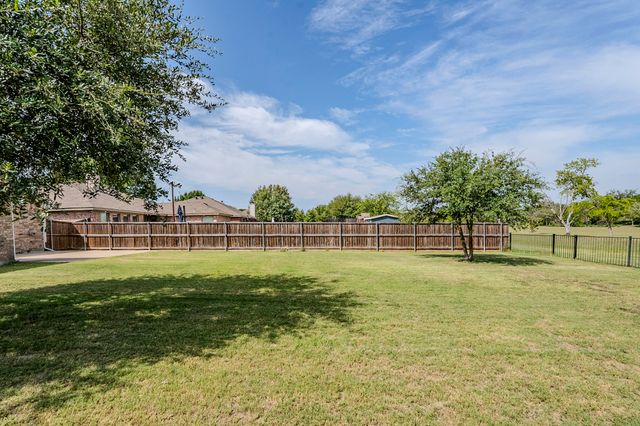 5700 Creekway Drive, Denton, TX 76226
