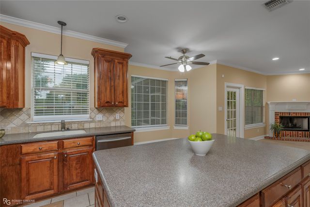 102 Dogwood South Lane, Haughton, LA 71037
