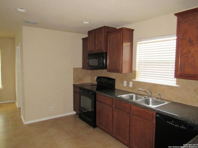 7002 Laguna Beach, Converse, TX 78109