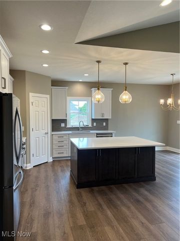 8725 Harvest Glenn Trail 18, Poland, OH 44514