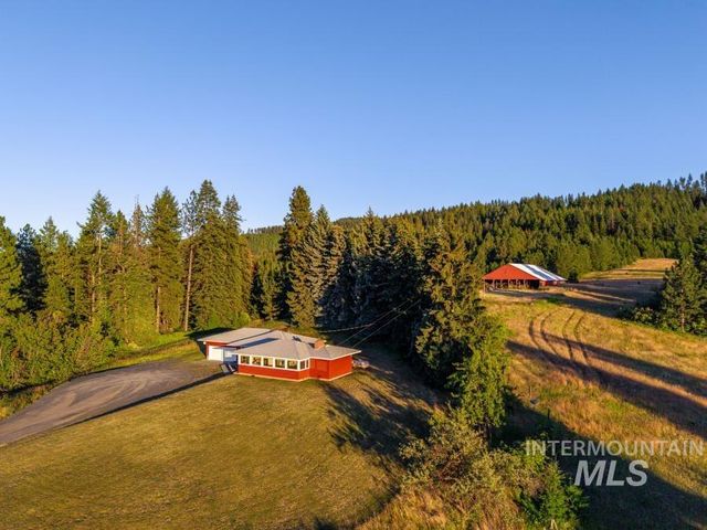 1011 Hall Rd., Viola, ID 83872