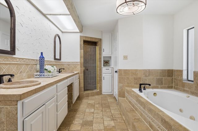 2850 Creekwood Drive, Grapevine, TX 76051