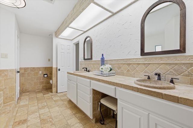 2850 Creekwood Drive, Grapevine, TX 76051