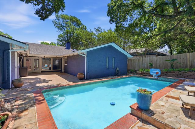 2850 Creekwood Drive, Grapevine, TX 76051