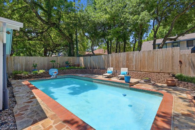 2850 Creekwood Drive, Grapevine, TX 76051
