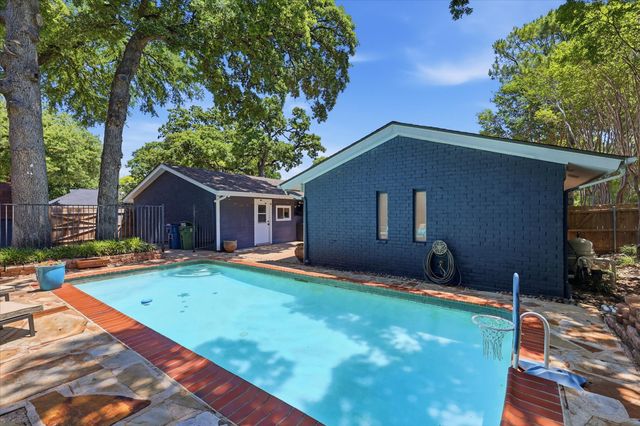 2850 Creekwood Drive, Grapevine, TX 76051