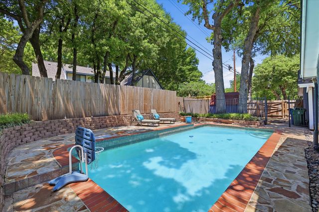 2850 Creekwood Drive, Grapevine, TX 76051