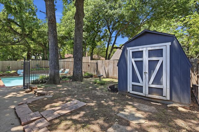2850 Creekwood Drive, Grapevine, TX 76051