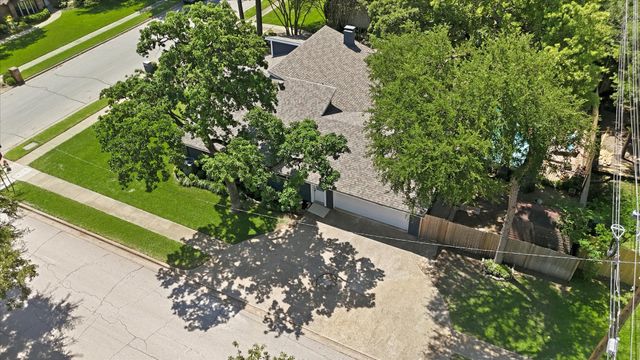 2850 Creekwood Drive, Grapevine, TX 76051