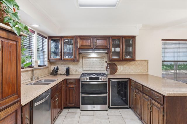 2850 Creekwood Drive, Grapevine, TX 76051