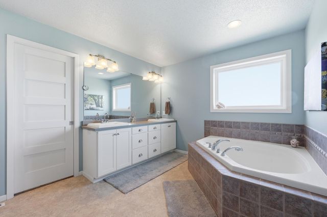 4208 66 Street S, Fargo, ND 58104