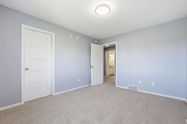 4208 66 Street S, Fargo, ND 58104
