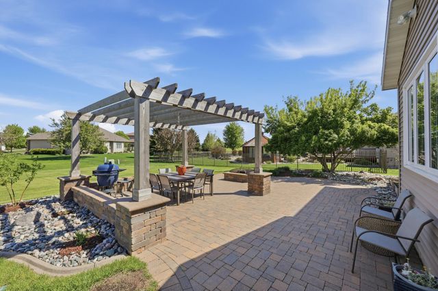4208 66 Street S, Fargo, ND 58104