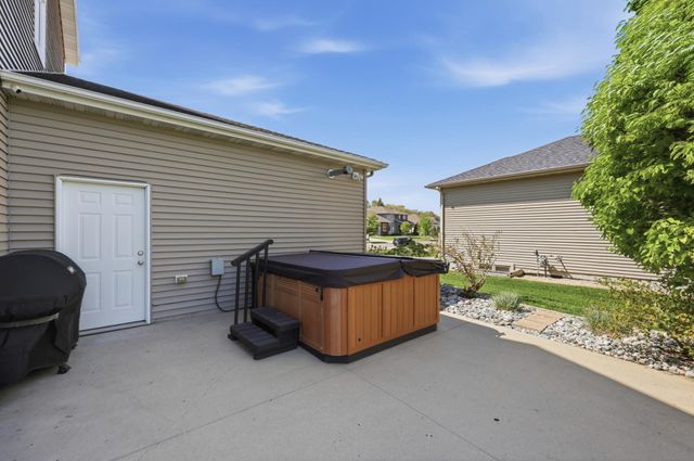4208 66 Street S, Fargo, ND 58104