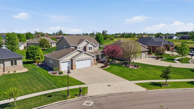 4208 66 Street S, Fargo, ND 58104