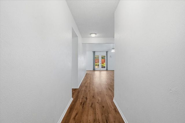 829 W Crossland Boulevard, Grand Prairie, TX 75052