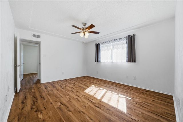 829 W Crossland Boulevard, Grand Prairie, TX 75052