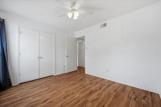 829 W Crossland Boulevard, Grand Prairie, TX 75052
