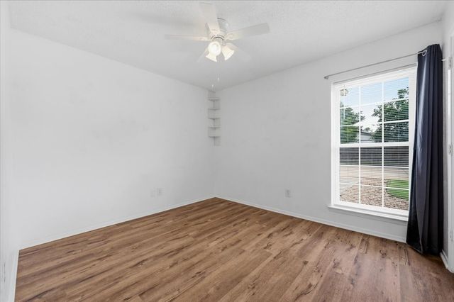 829 W Crossland Boulevard, Grand Prairie, TX 75052
