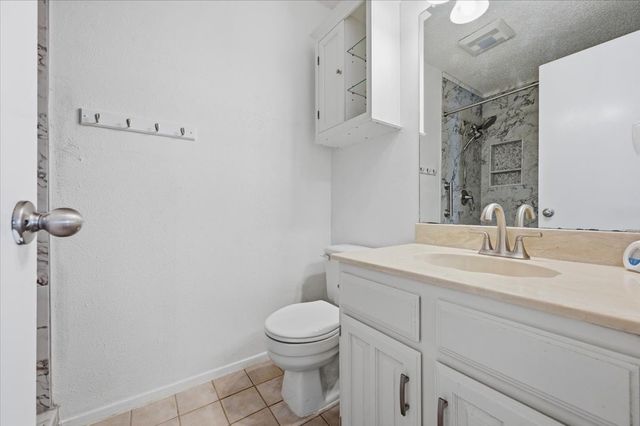 829 W Crossland Boulevard, Grand Prairie, TX 75052