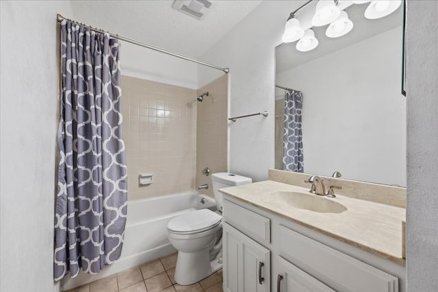 829 W Crossland Boulevard, Grand Prairie, TX 75052