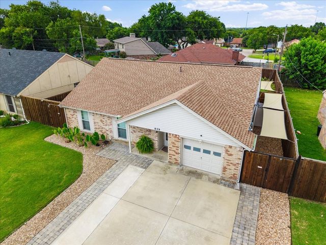 829 W Crossland Boulevard, Grand Prairie, TX 75052