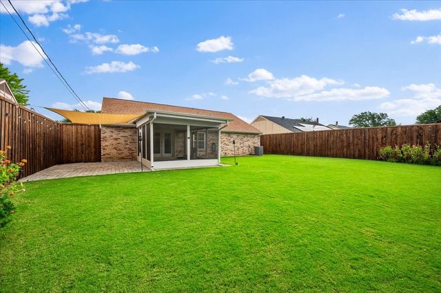 829 W Crossland Boulevard, Grand Prairie, TX 75052