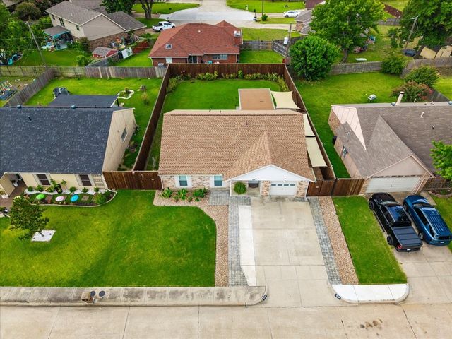 829 W Crossland Boulevard, Grand Prairie, TX 75052