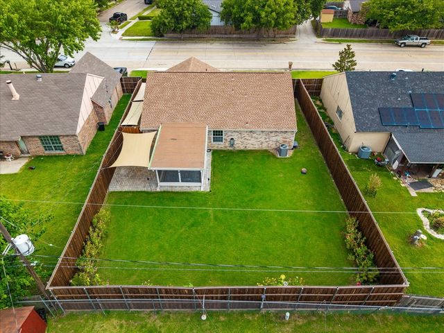 829 W Crossland Boulevard, Grand Prairie, TX 75052