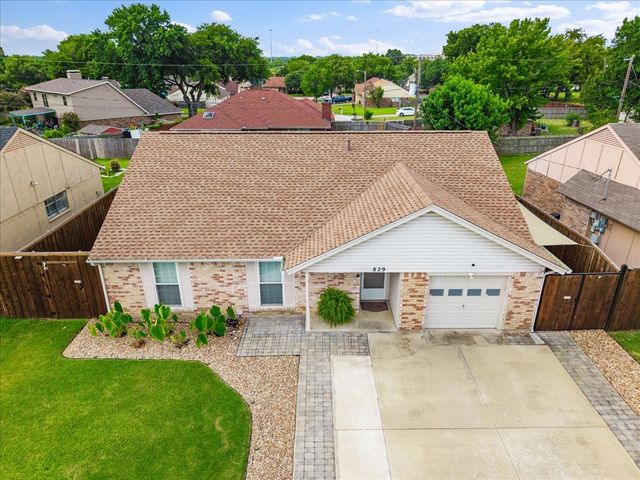 829 W Crossland Boulevard, Grand Prairie, TX 75052