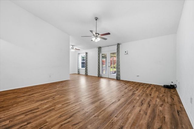 829 W Crossland Boulevard, Grand Prairie, TX 75052